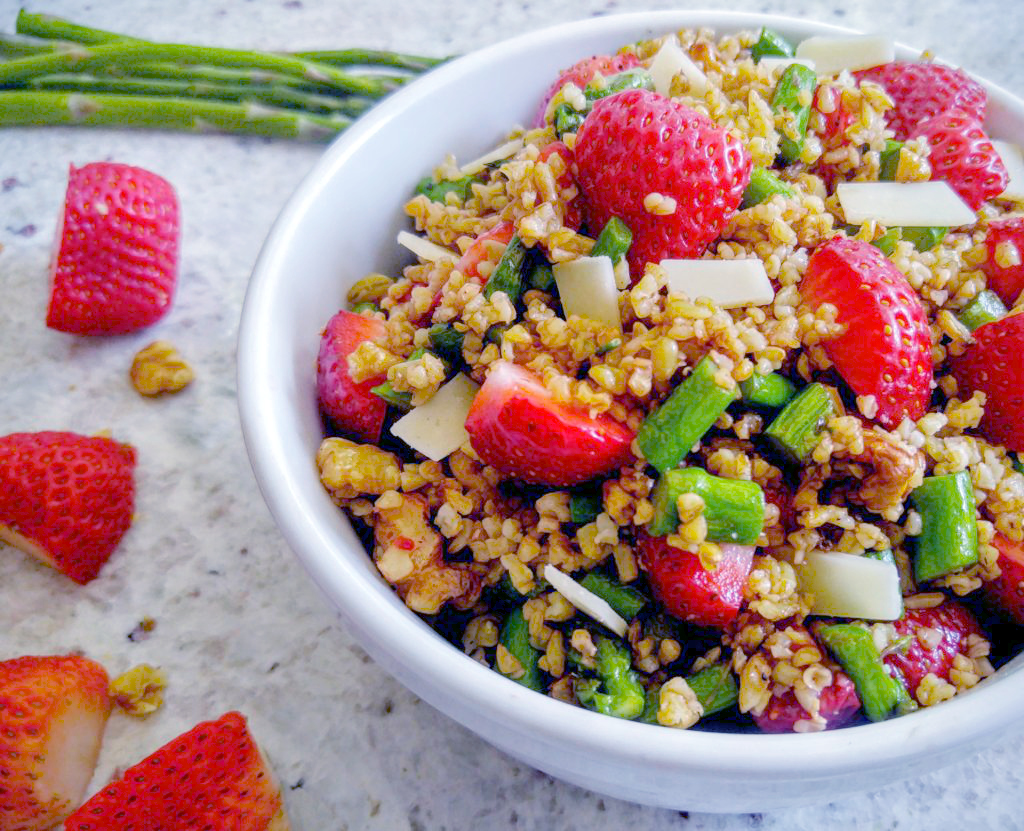 Freekeh salad with strawberries and asparagus